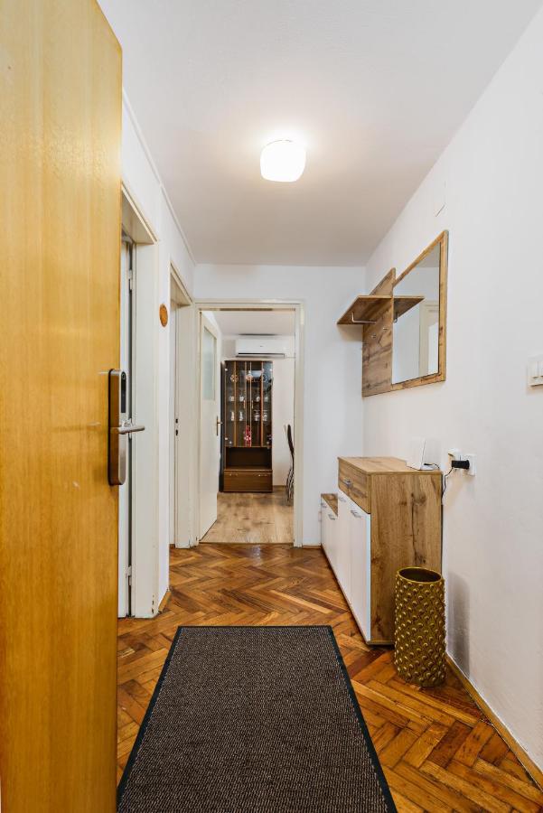 Apartmant Borna สลูน ภายนอก รูปภาพ