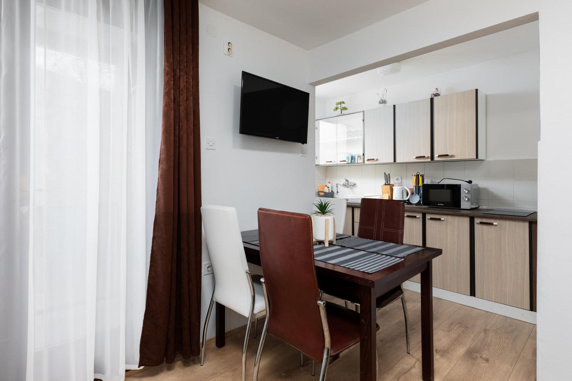 Apartmant Borna สลูน ภายนอก รูปภาพ