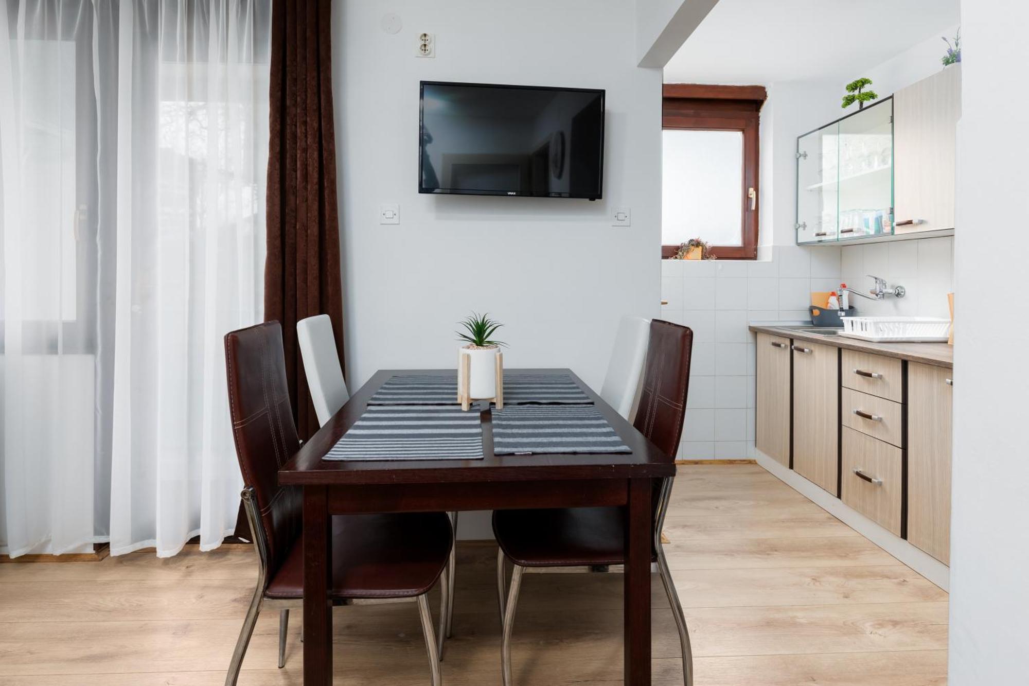 Apartmant Borna สลูน ภายนอก รูปภาพ