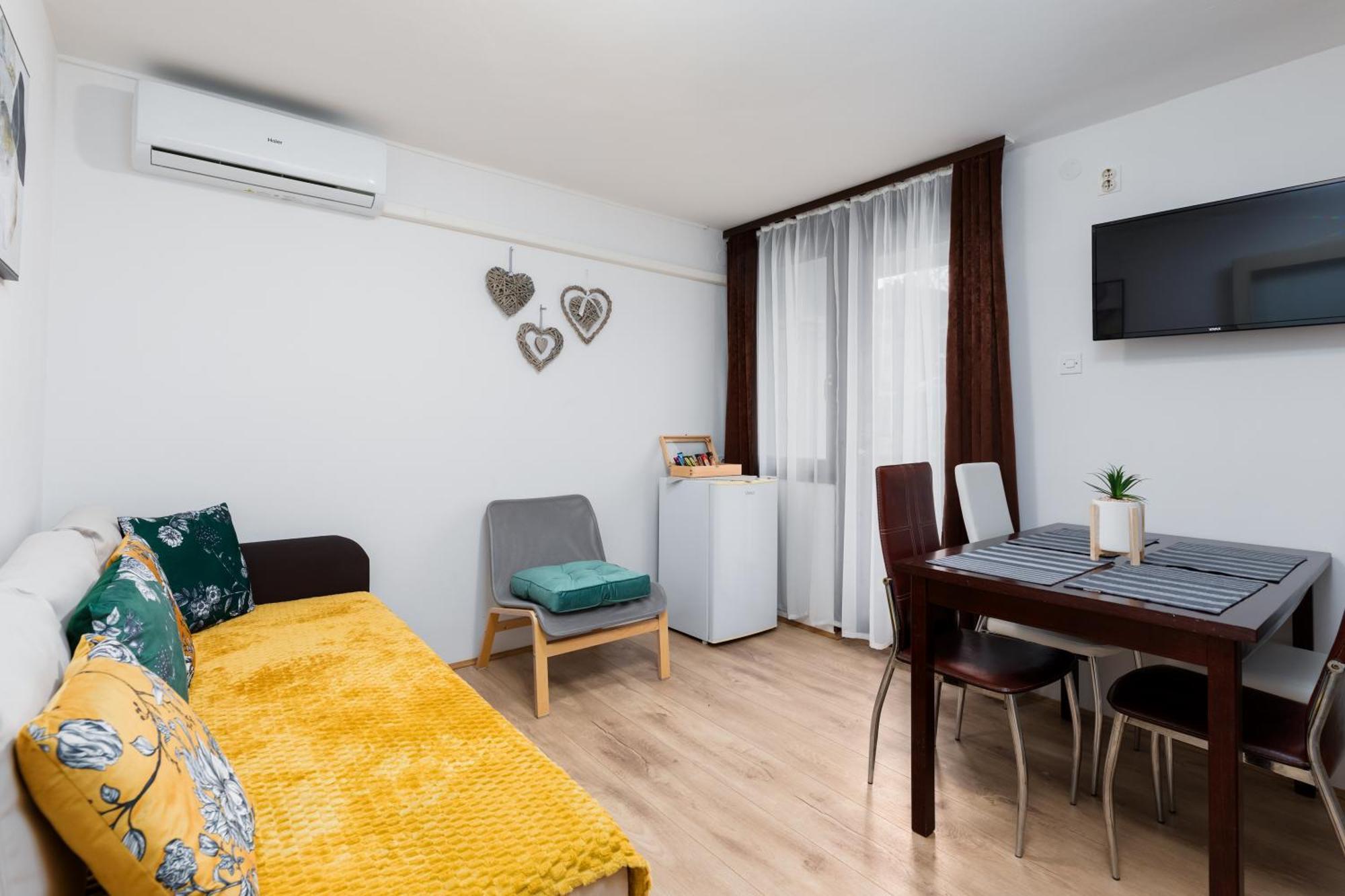 Apartmant Borna สลูน ภายนอก รูปภาพ