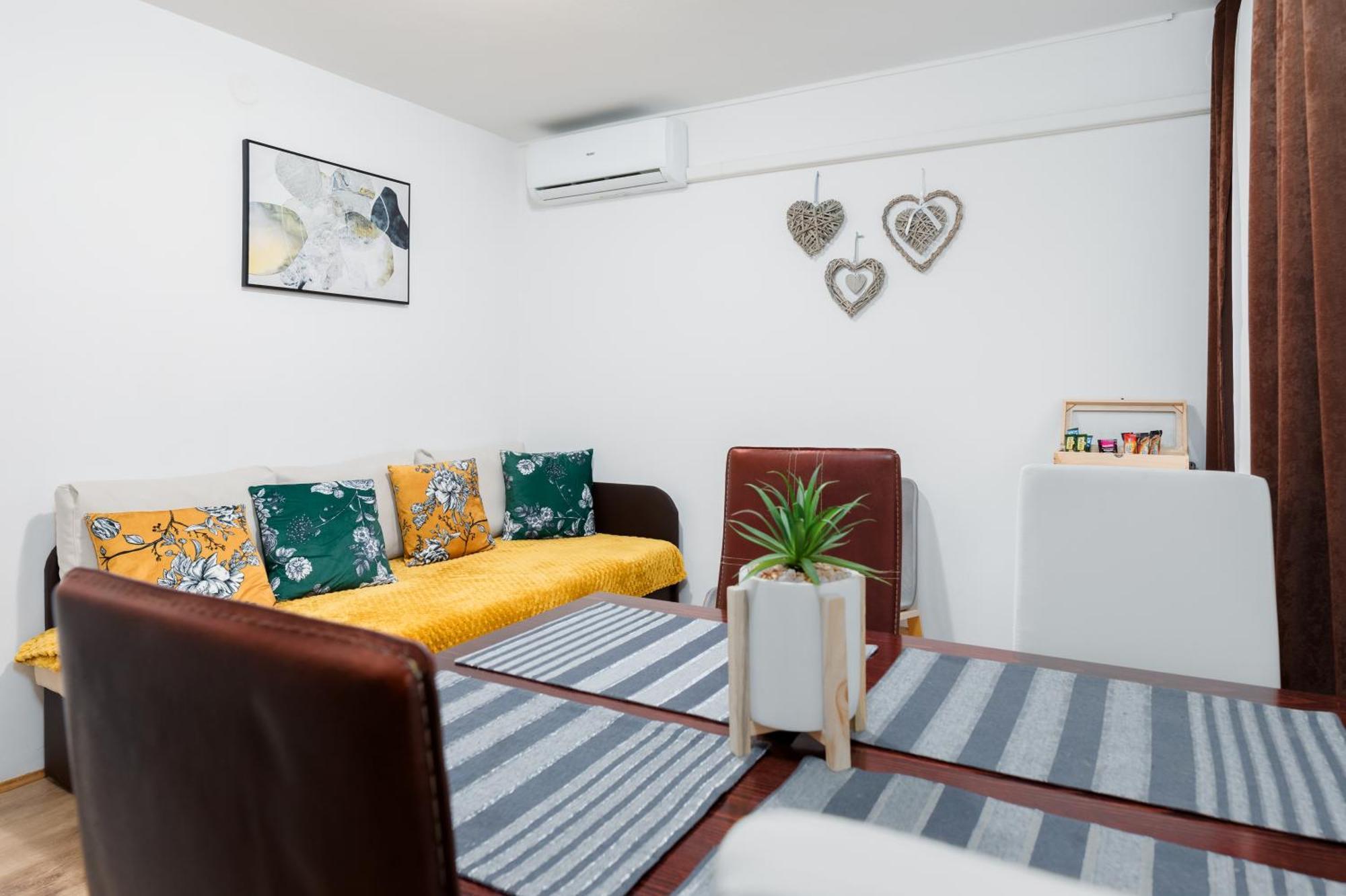 Apartmant Borna สลูน ภายนอก รูปภาพ