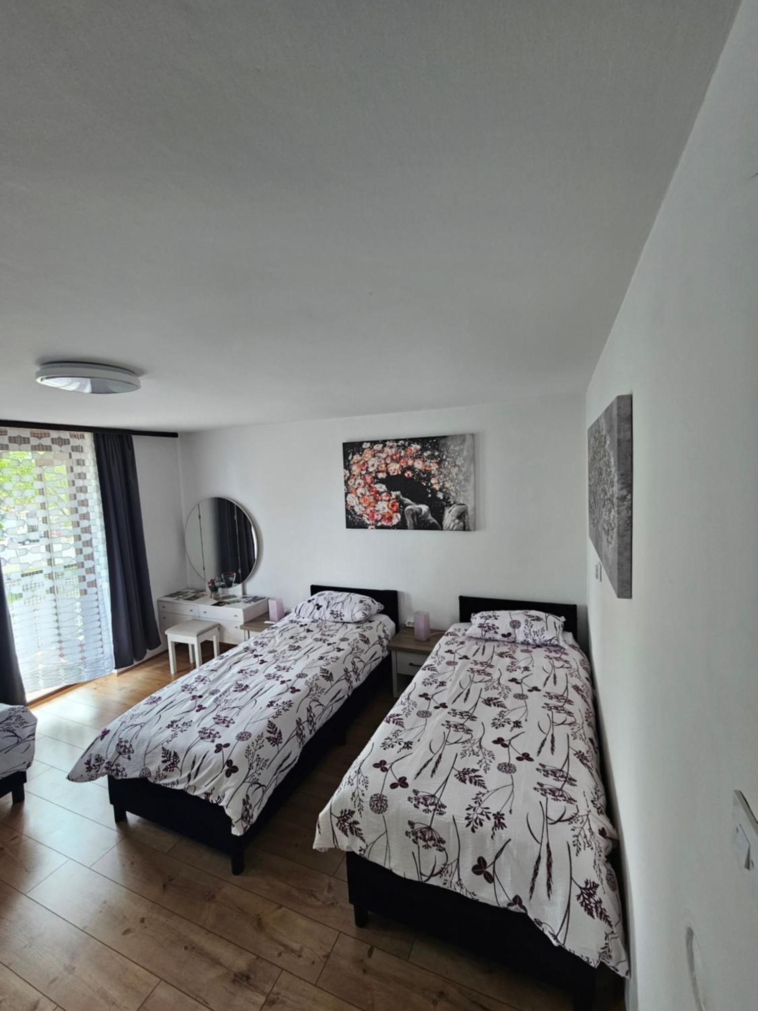 Apartmant Borna สลูน ภายนอก รูปภาพ