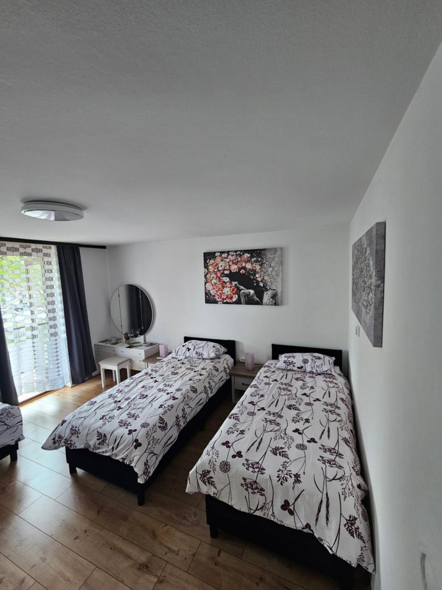 Apartmant Borna สลูน ภายนอก รูปภาพ